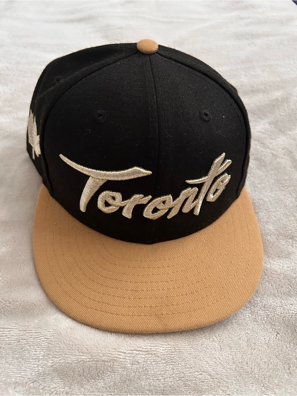 Toronto Script Two-Tone Snapback Hat - Black & Tan